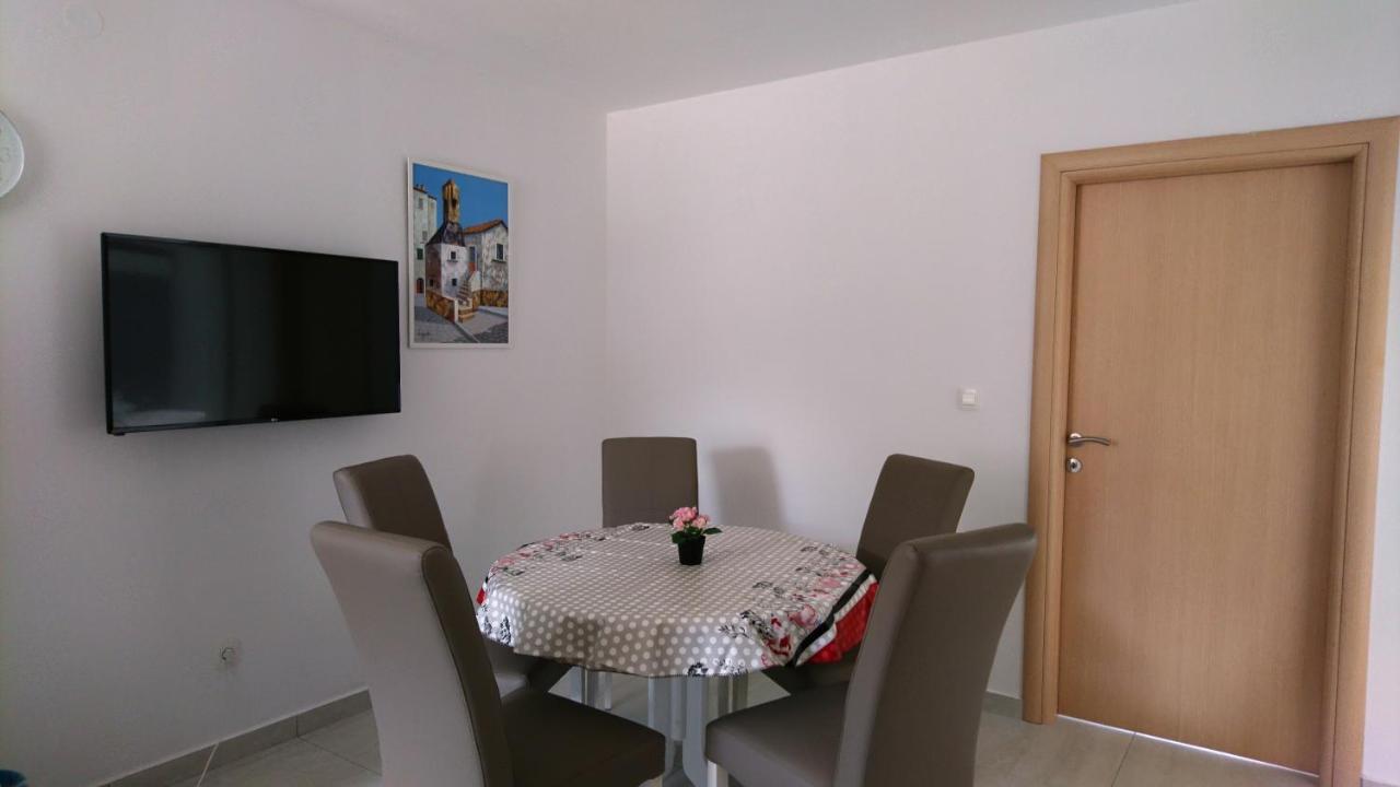Colic Apartment Njivice Ngoại thất bức ảnh