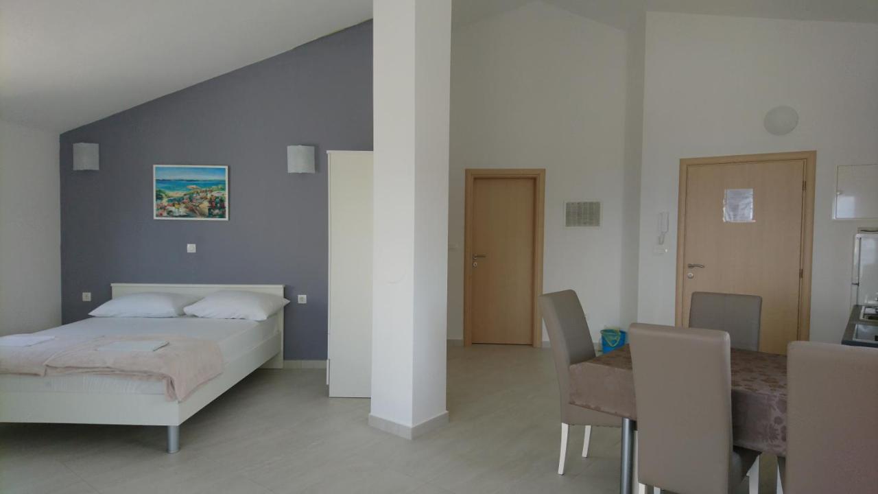 Colic Apartment Njivice Ngoại thất bức ảnh