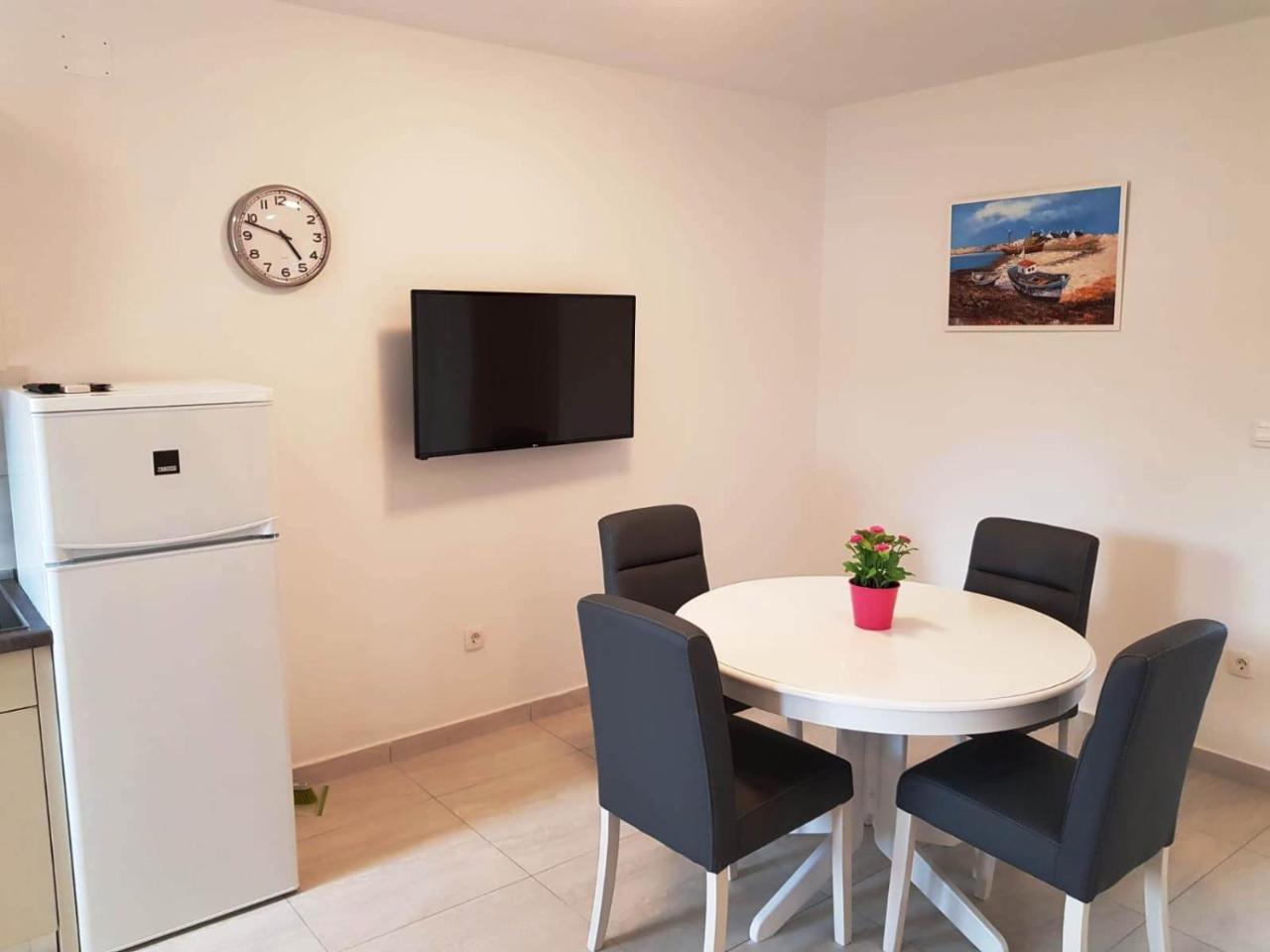 Colic Apartment Njivice Ngoại thất bức ảnh