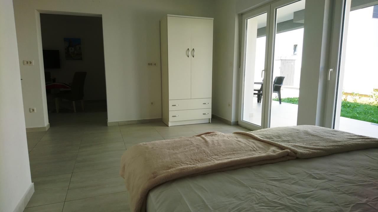 Colic Apartment Njivice Ngoại thất bức ảnh