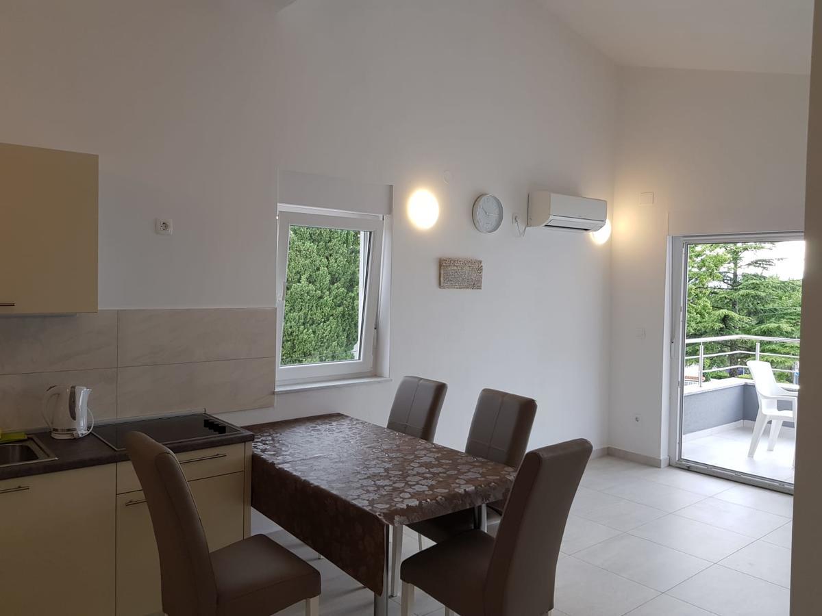 Colic Apartment Njivice Ngoại thất bức ảnh