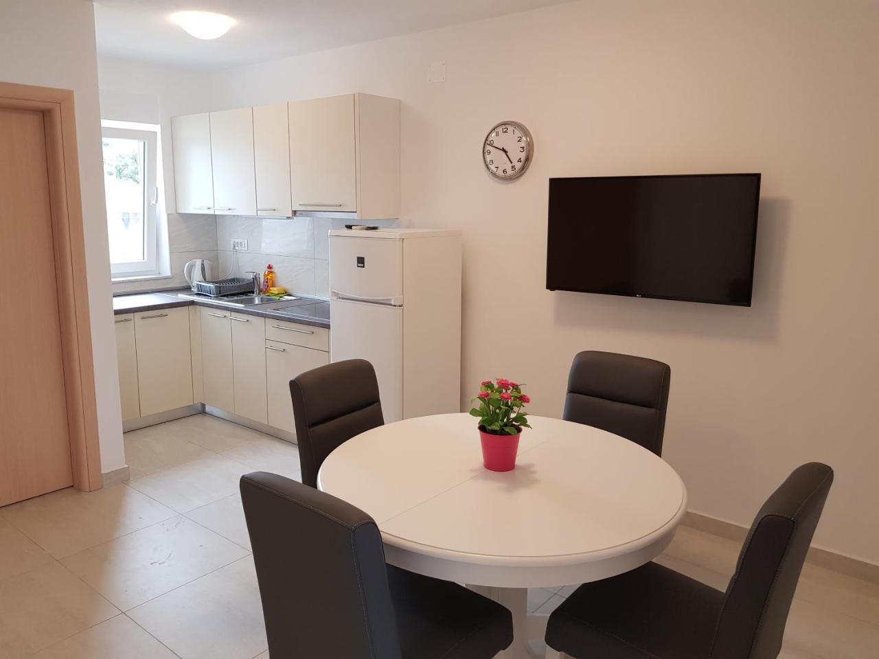 Colic Apartment Njivice Ngoại thất bức ảnh