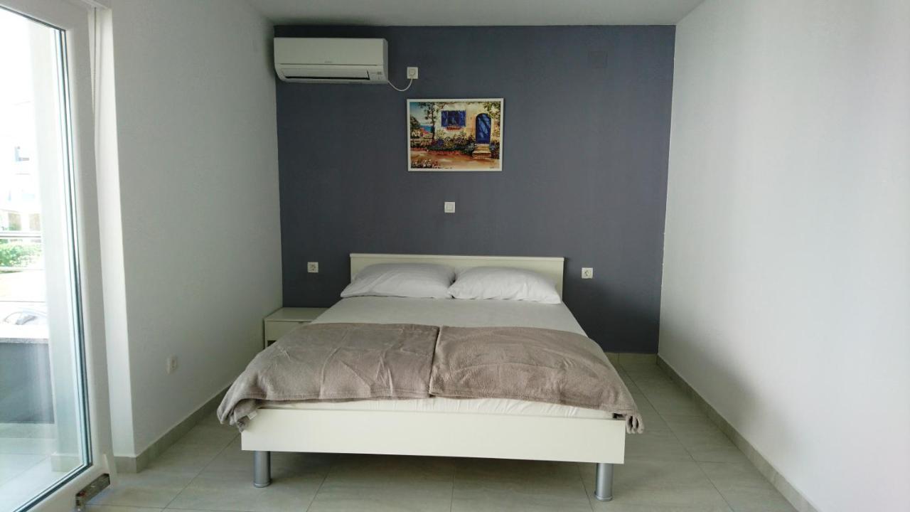 Colic Apartment Njivice Ngoại thất bức ảnh