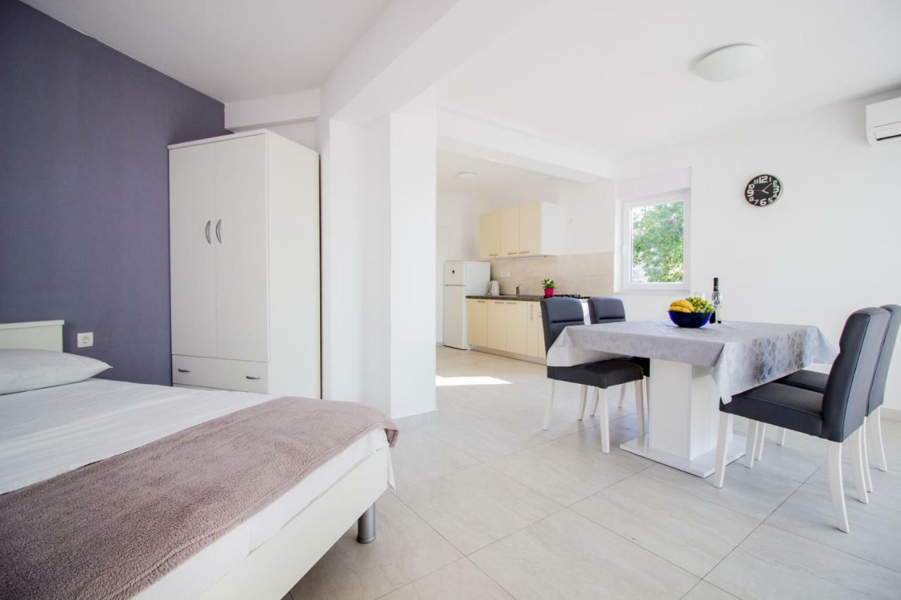 Colic Apartment Njivice Ngoại thất bức ảnh