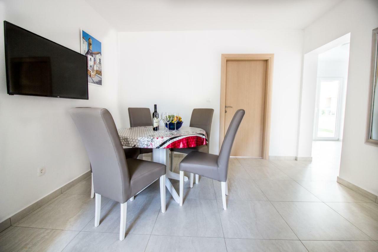 Colic Apartment Njivice Ngoại thất bức ảnh