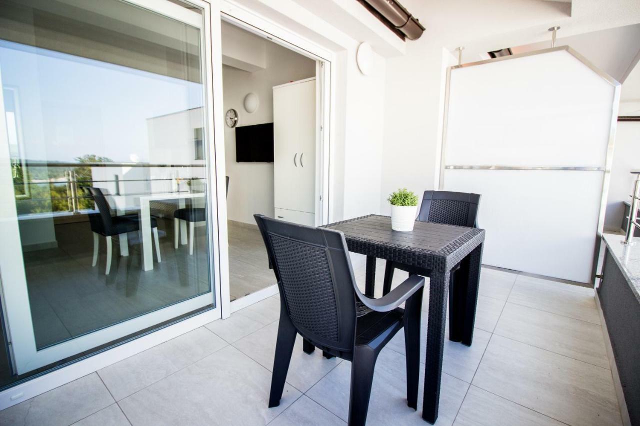 Colic Apartment Njivice Ngoại thất bức ảnh