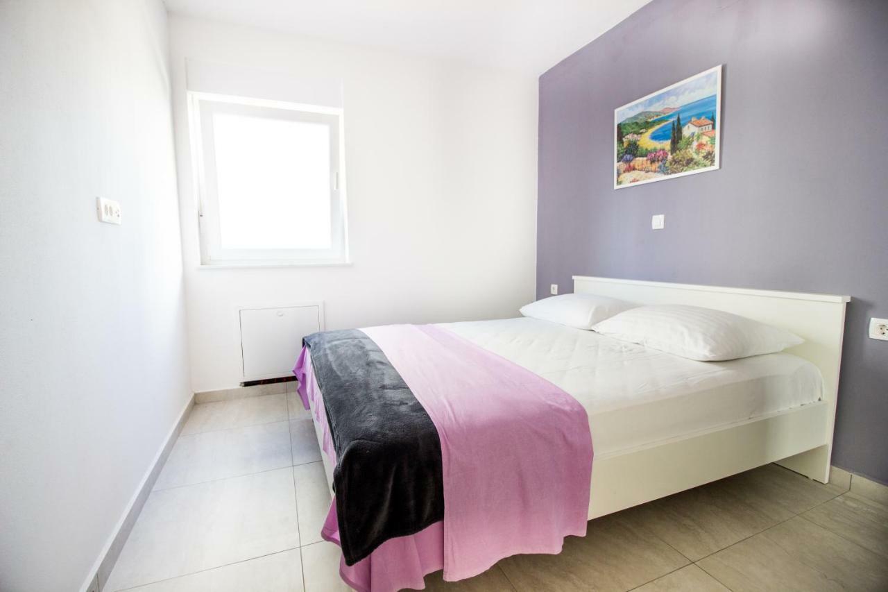 Colic Apartment Njivice Ngoại thất bức ảnh