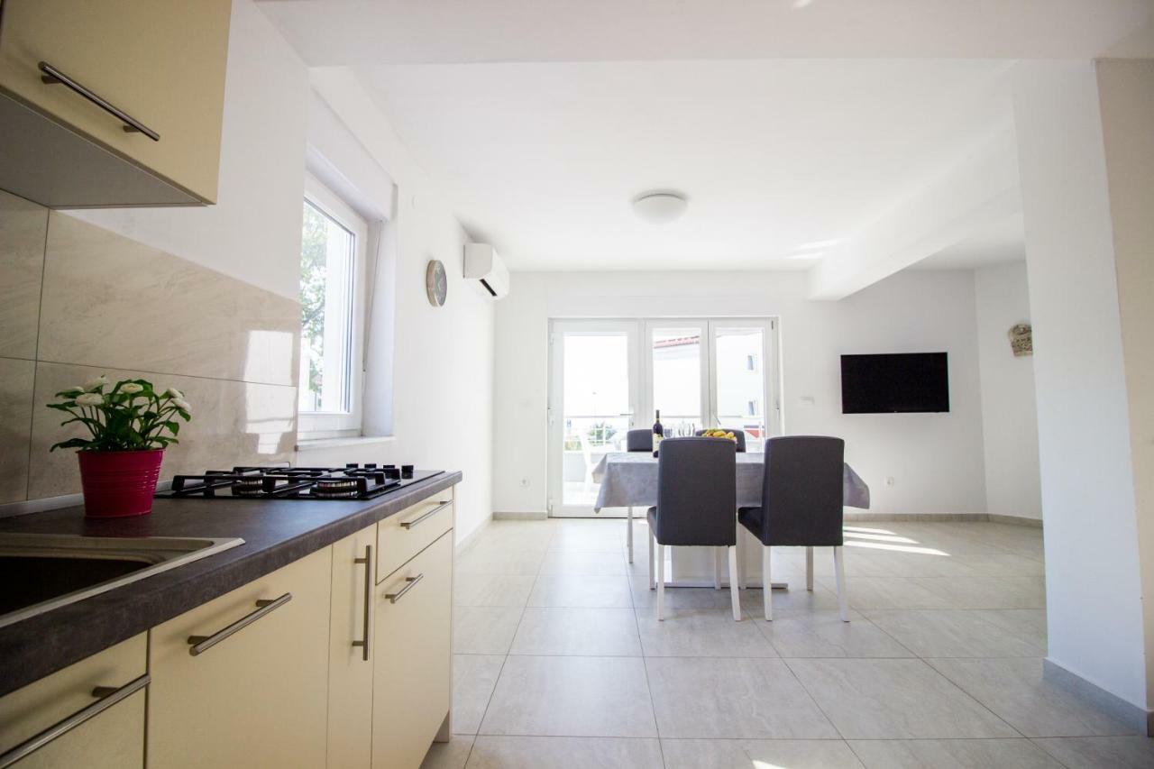 Colic Apartment Njivice Ngoại thất bức ảnh