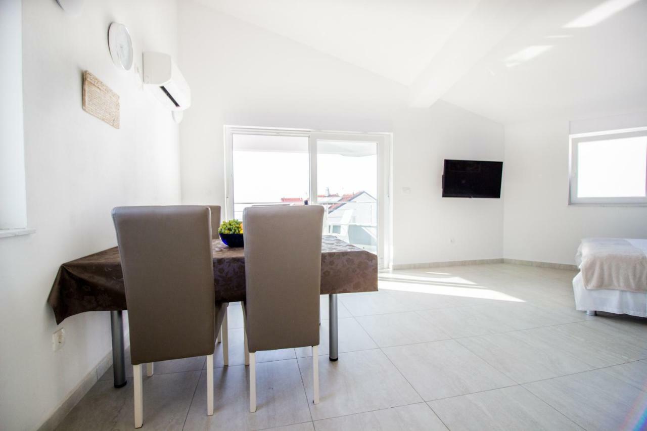 Colic Apartment Njivice Ngoại thất bức ảnh
