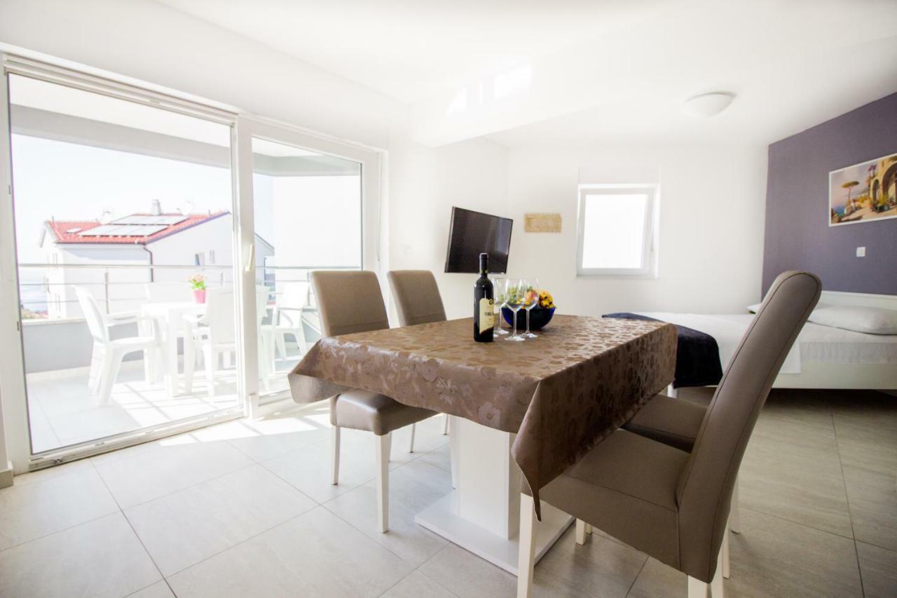 Colic Apartment Njivice Ngoại thất bức ảnh