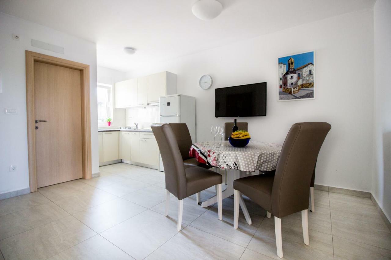 Colic Apartment Njivice Ngoại thất bức ảnh