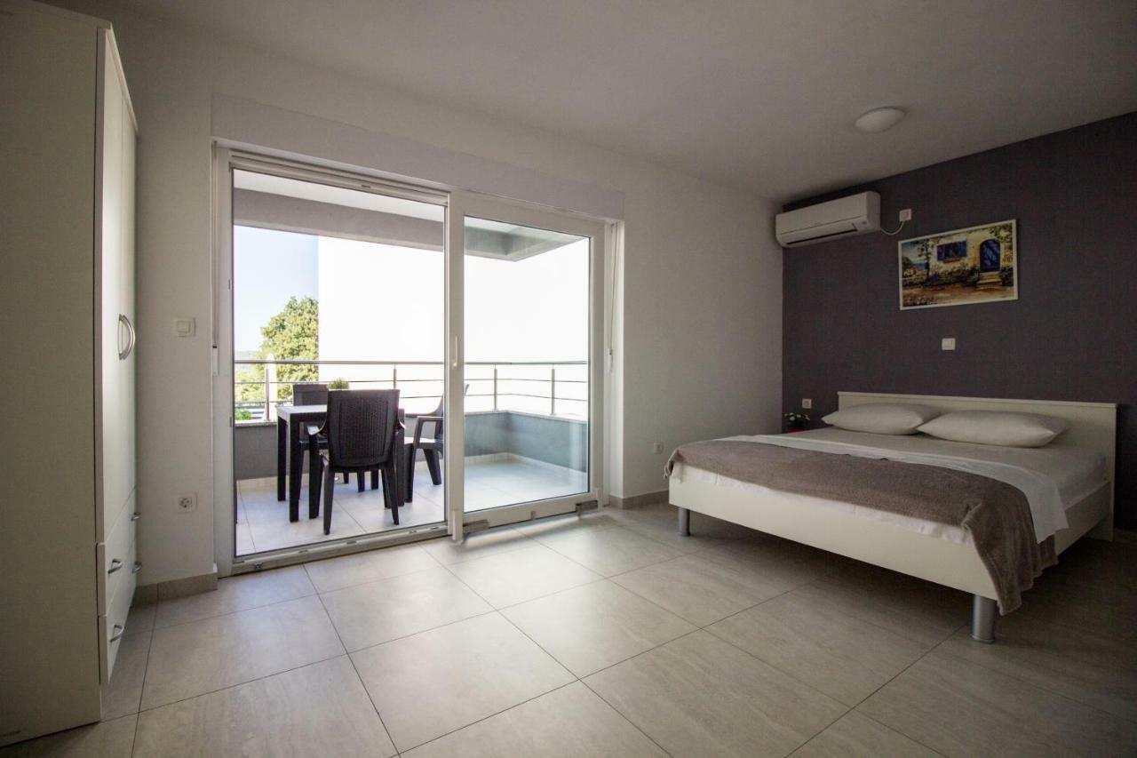 Colic Apartment Njivice Ngoại thất bức ảnh