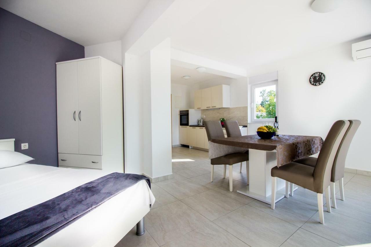 Colic Apartment Njivice Ngoại thất bức ảnh