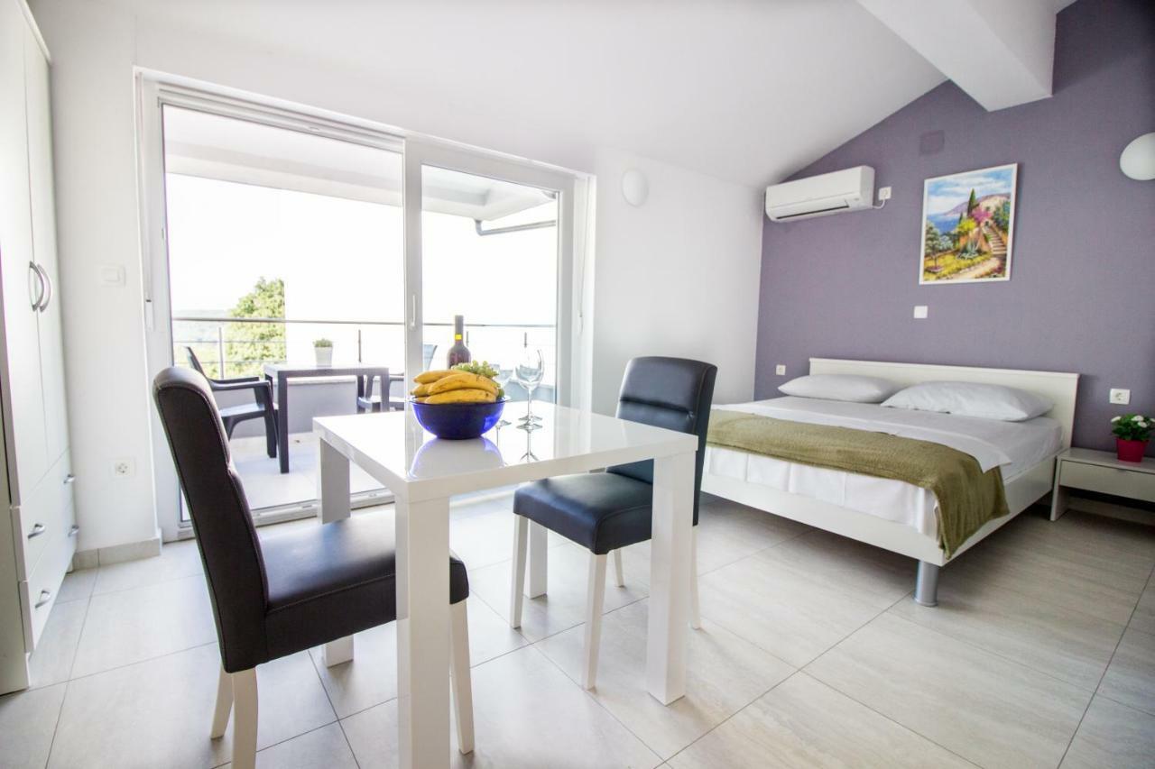 Colic Apartment Njivice Ngoại thất bức ảnh