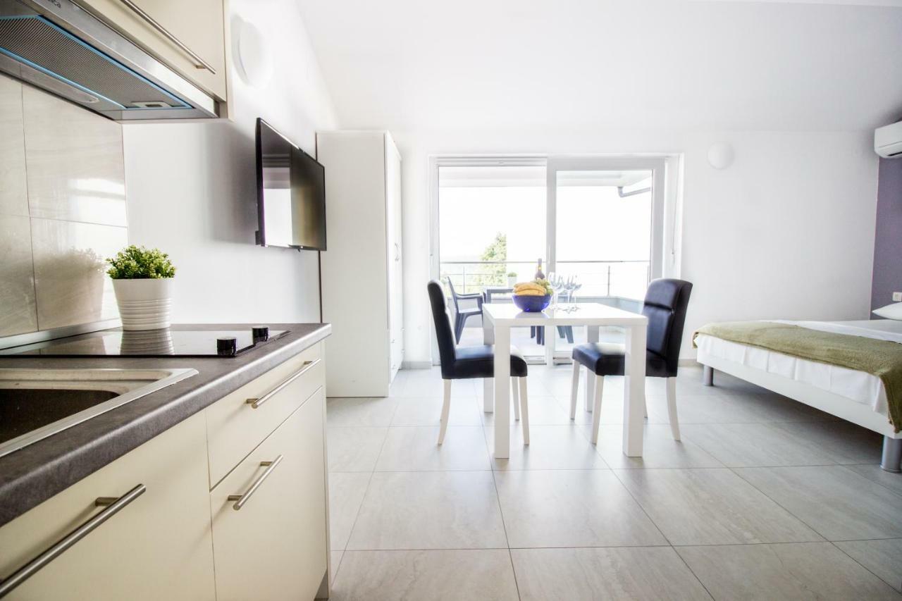 Colic Apartment Njivice Ngoại thất bức ảnh