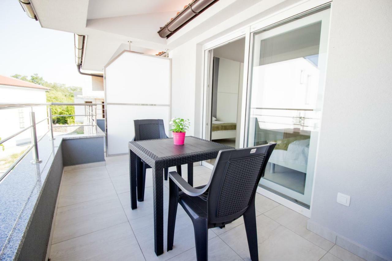Colic Apartment Njivice Ngoại thất bức ảnh