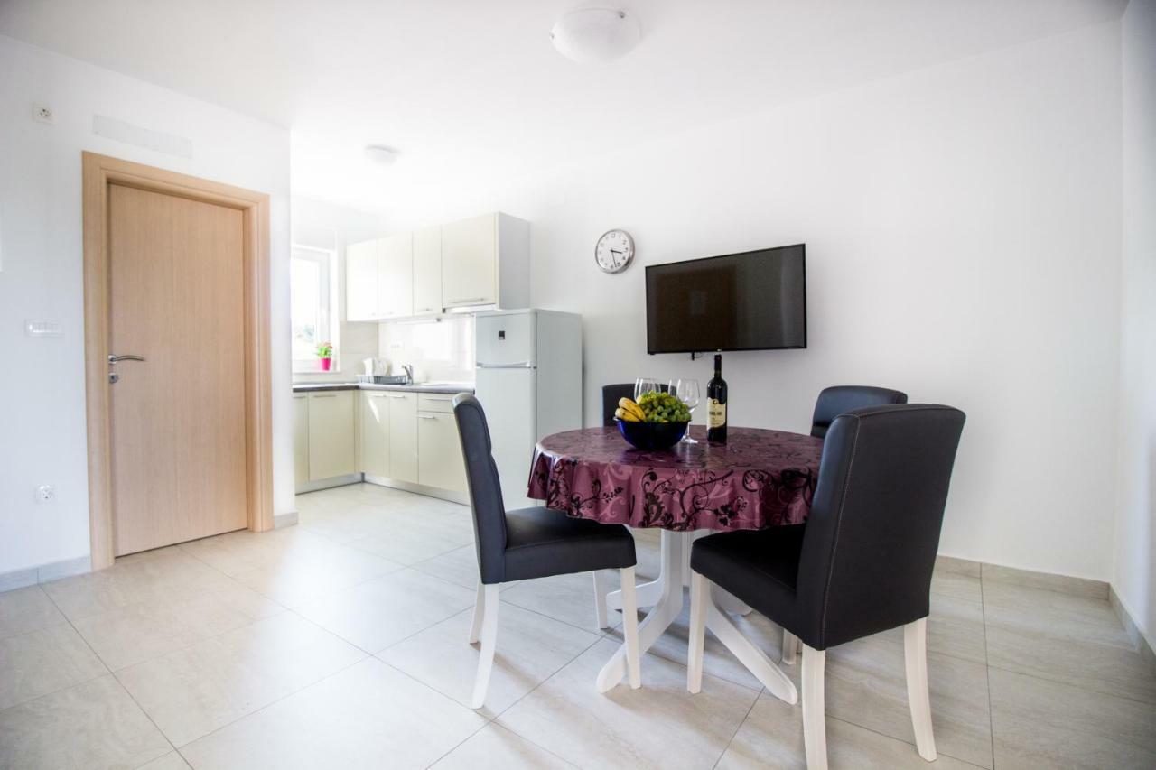 Colic Apartment Njivice Ngoại thất bức ảnh