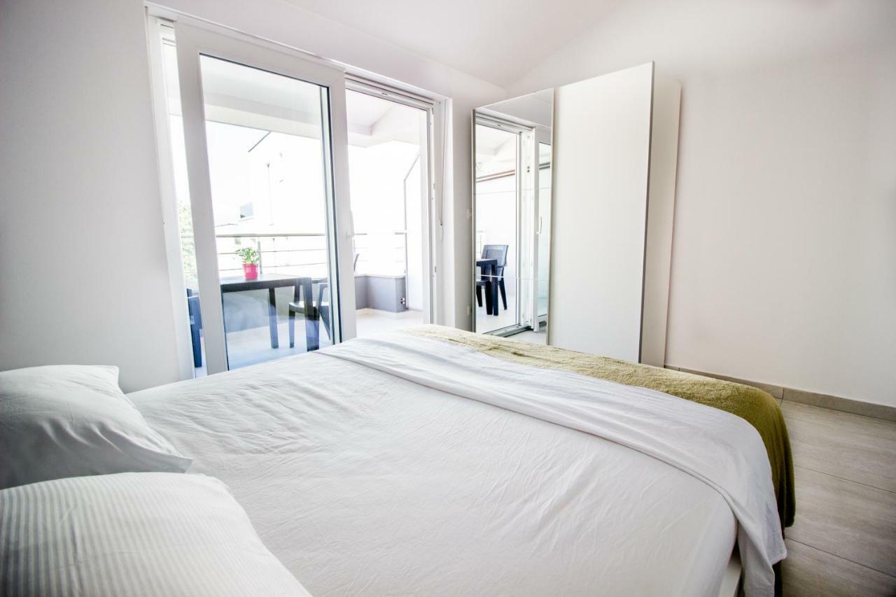Colic Apartment Njivice Ngoại thất bức ảnh