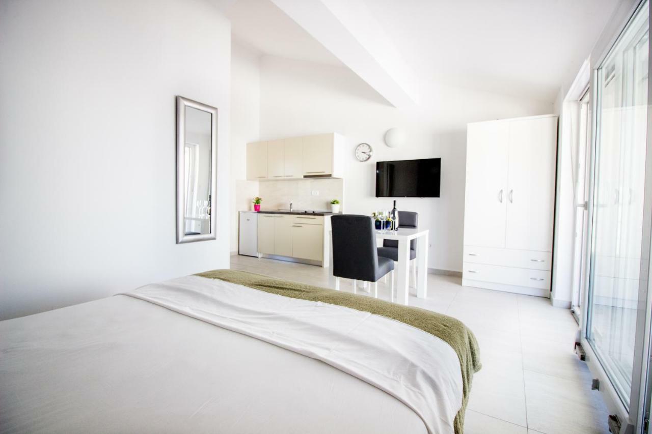 Colic Apartment Njivice Ngoại thất bức ảnh