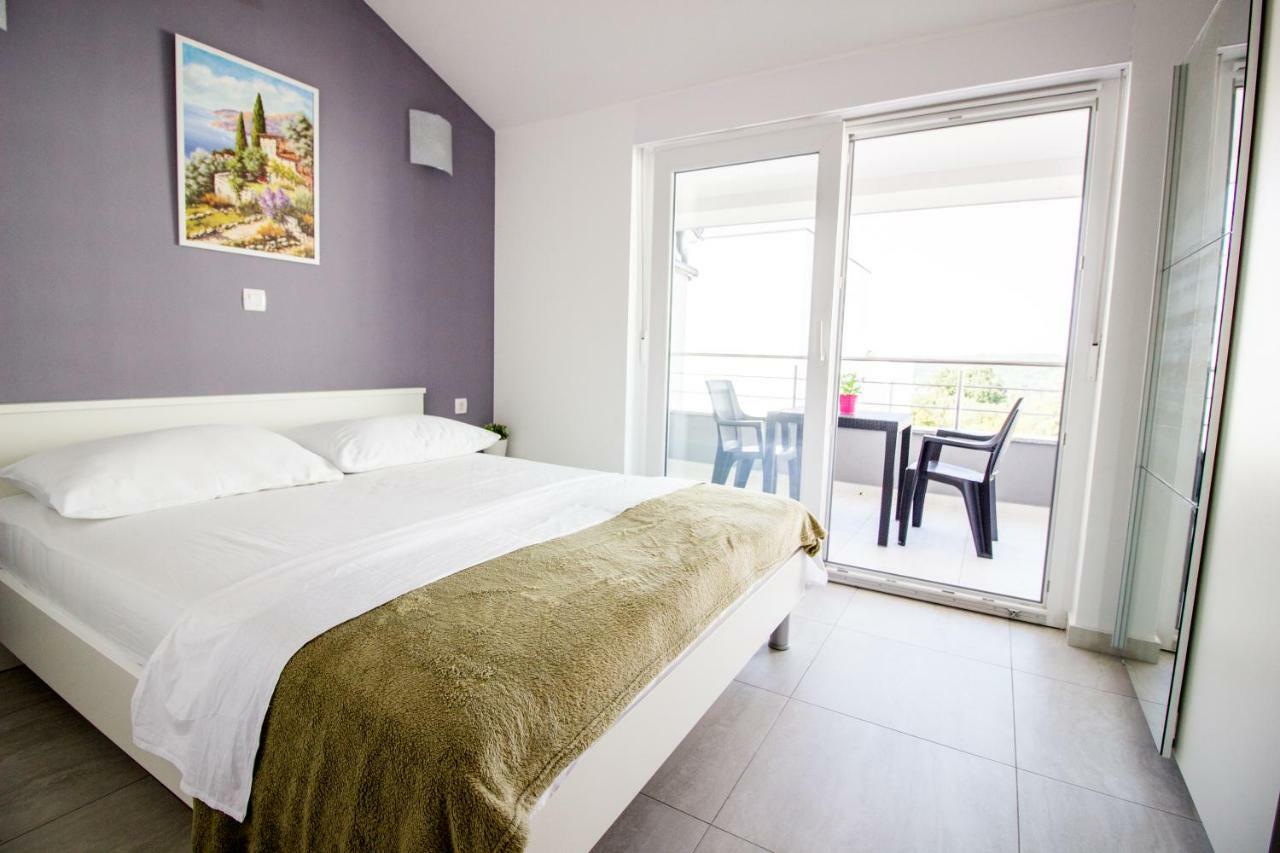 Colic Apartment Njivice Ngoại thất bức ảnh