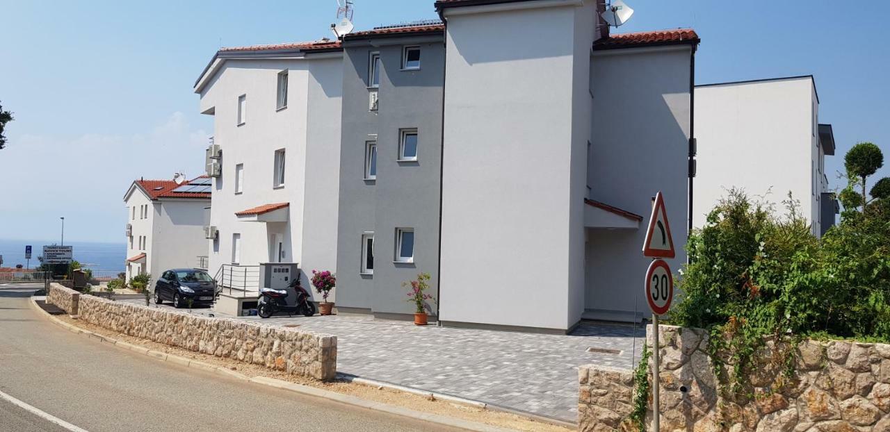 Colic Apartment Njivice Ngoại thất bức ảnh