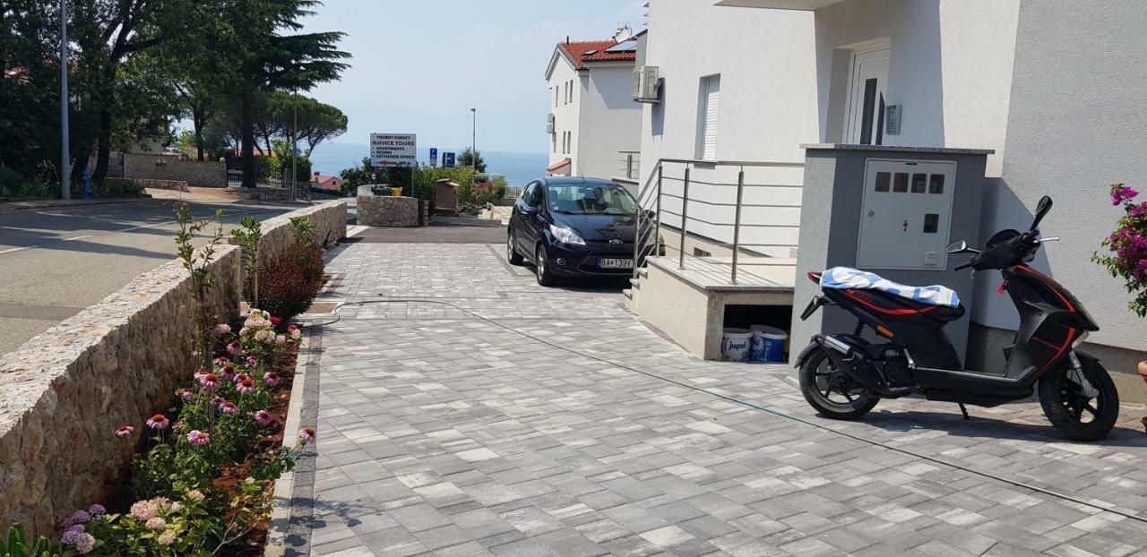 Colic Apartment Njivice Ngoại thất bức ảnh