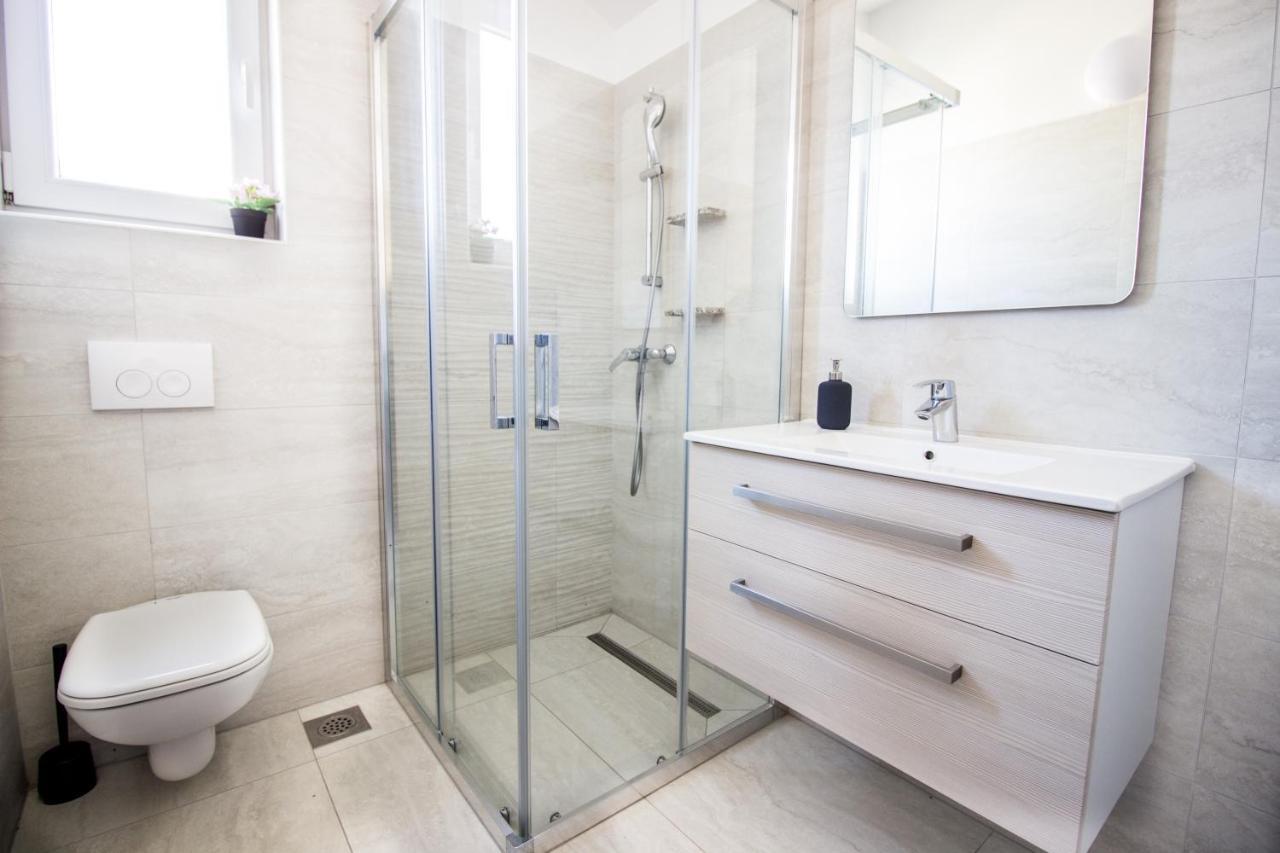 Colic Apartment Njivice Ngoại thất bức ảnh