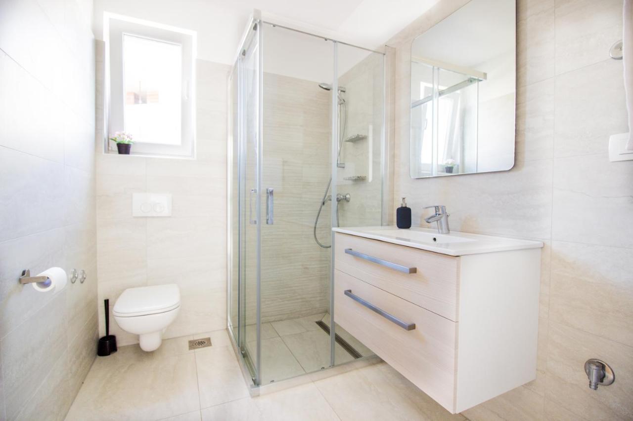 Colic Apartment Njivice Ngoại thất bức ảnh